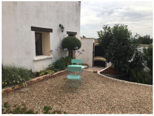maison blanche piscine et petit déjeuner Châtellerault Exterior foto