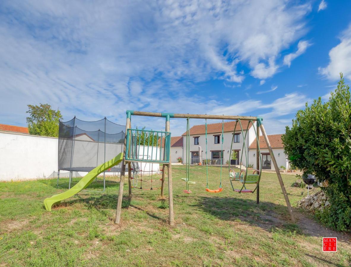 maison blanche piscine et petit déjeuner Châtellerault Exterior foto