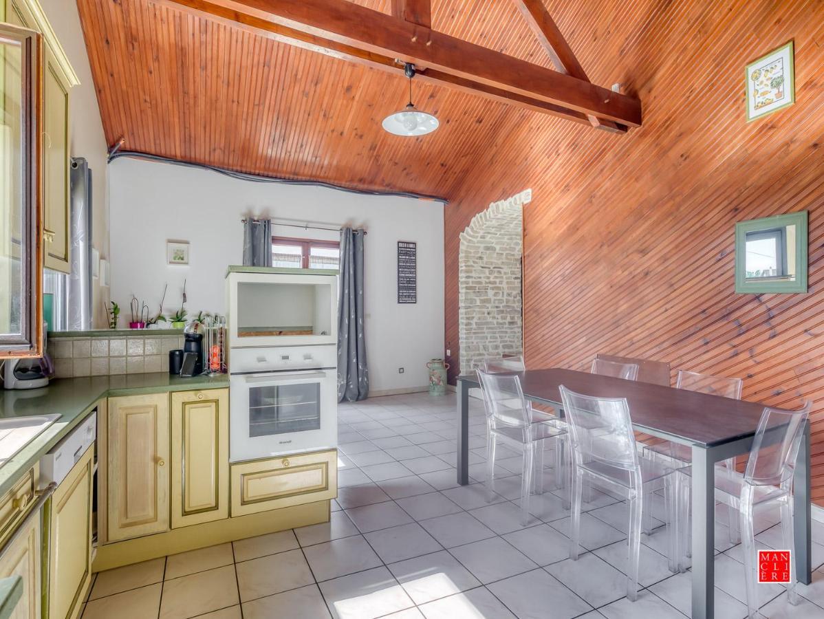 maison blanche piscine et petit déjeuner Châtellerault Exterior foto